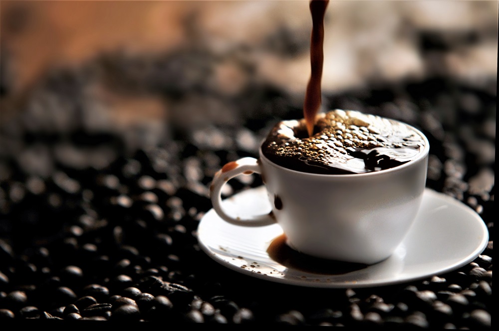 注がれるコーヒー
